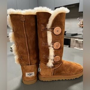 UGG BAILEY BUTTON BLING SWAROVSKI BOOTS Size / 6 - 36